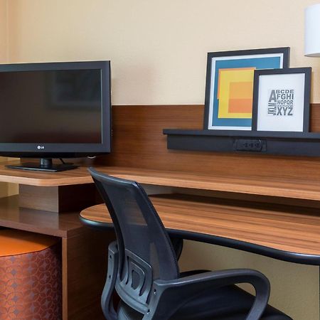 Fairfield Inn & Suites By Marriott Гейлсбърг Екстериор снимка