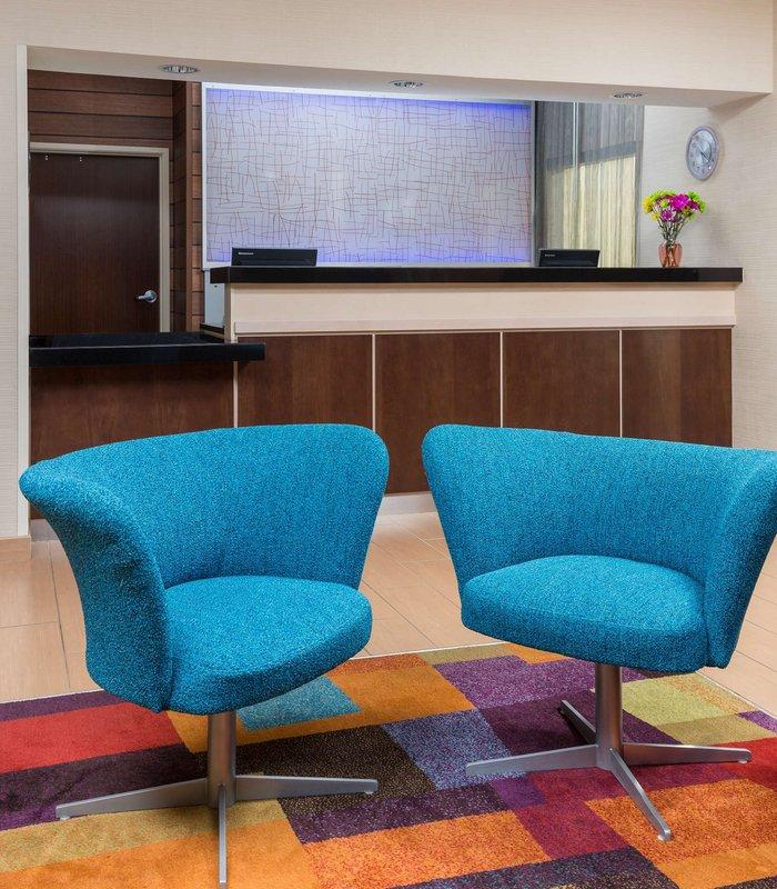 Fairfield Inn & Suites By Marriott Гейлсбърг Екстериор снимка
