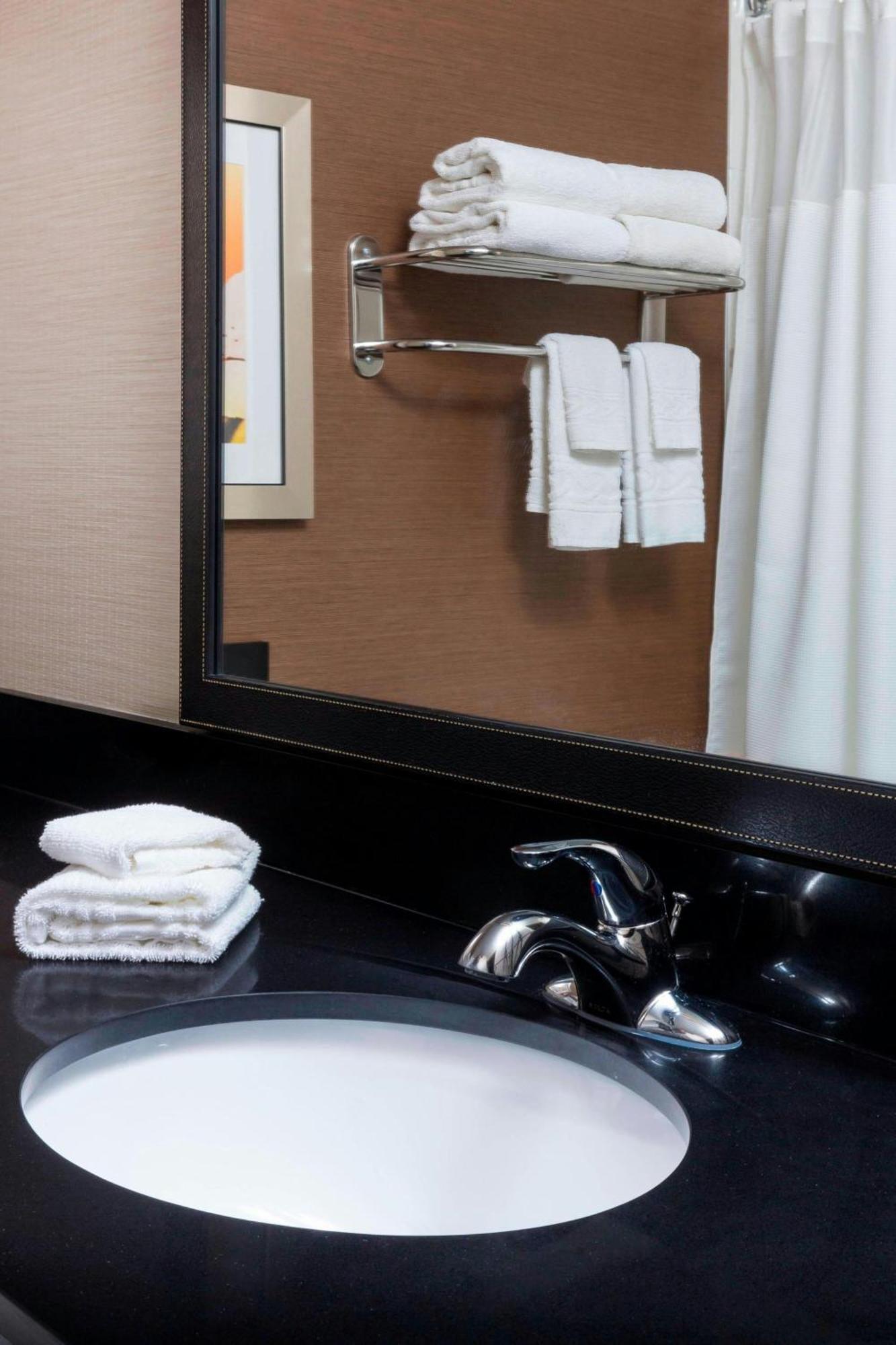Fairfield Inn & Suites By Marriott Гейлсбърг Екстериор снимка