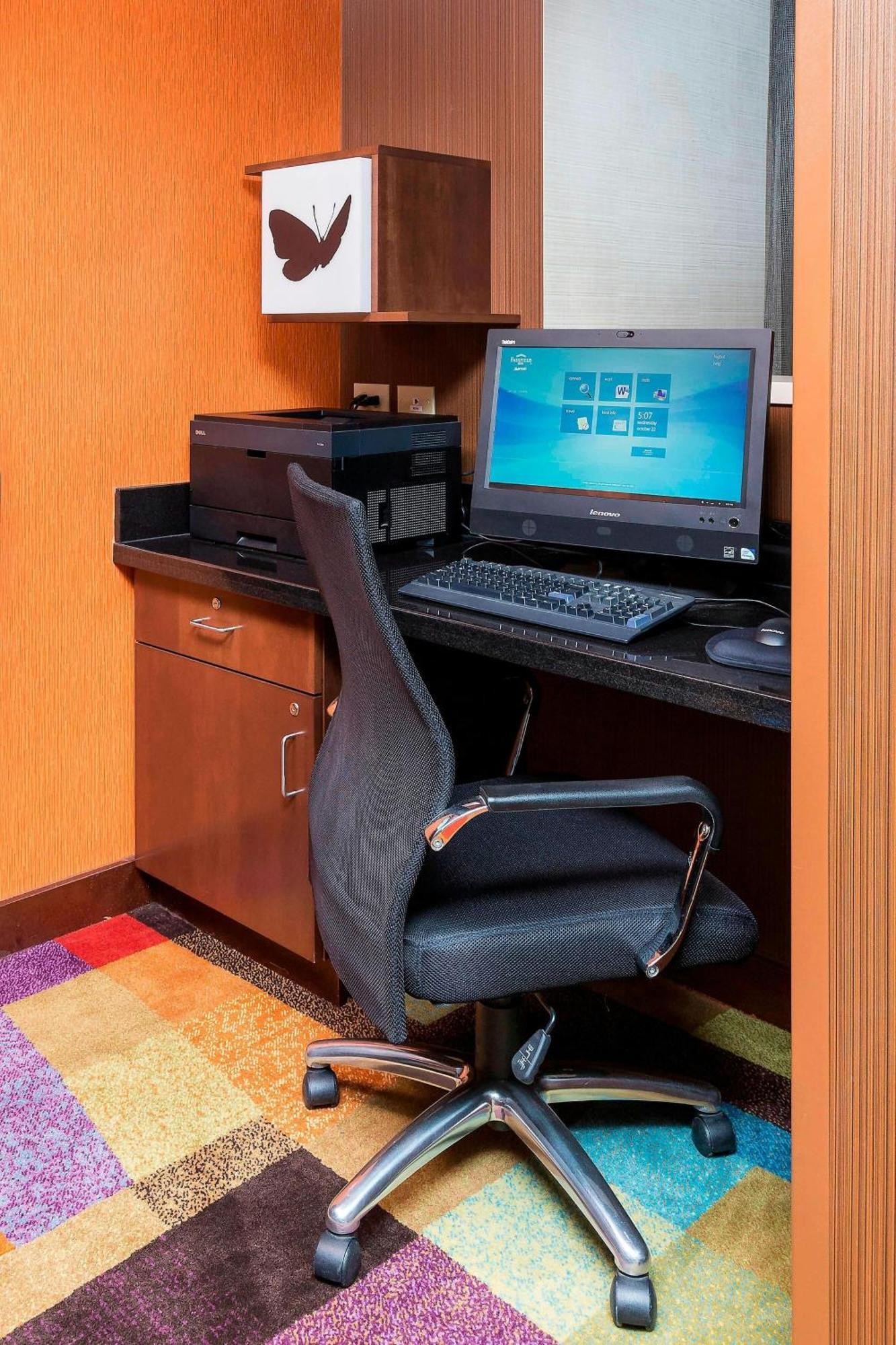 Fairfield Inn & Suites By Marriott Гейлсбърг Екстериор снимка