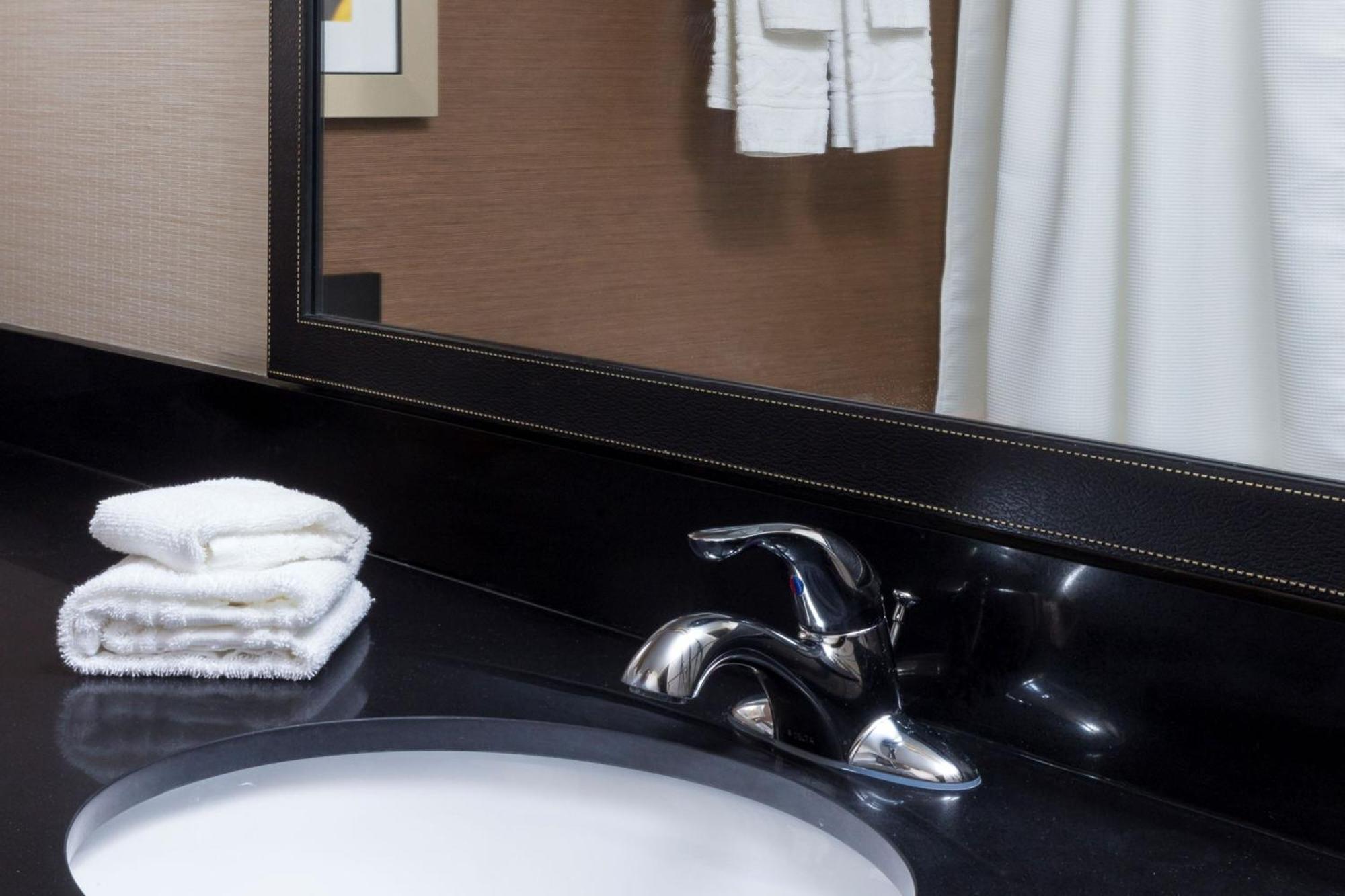 Fairfield Inn & Suites By Marriott Гейлсбърг Екстериор снимка